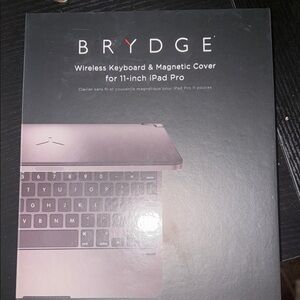 Silver Wireless Keyboard & Magnetic Cover for 11-inch iPad Pro